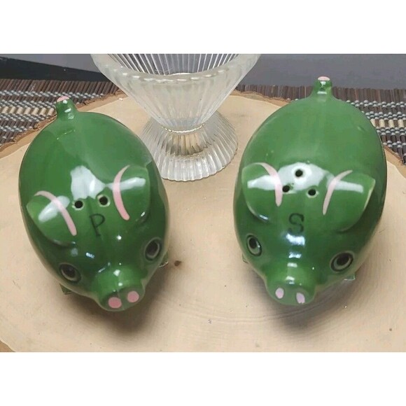 VINTAGE SALT PEPPER SHAKERS JAPAN OVERSIZED GREEN PIGS - Picture 2 of 12